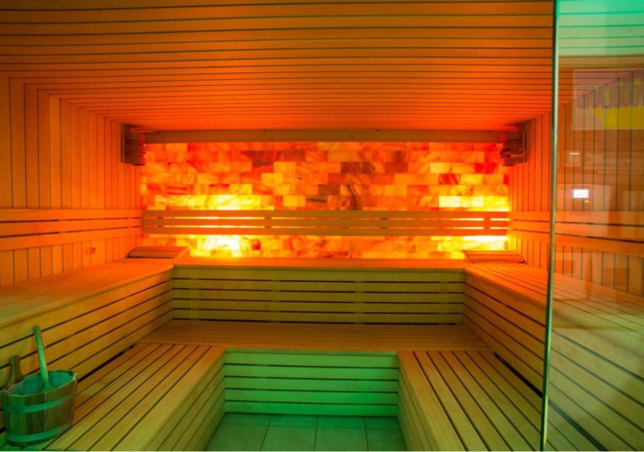Garni Hotel Hollywoodland Wellness & Aquapark ベオグラード エクステリア 写真