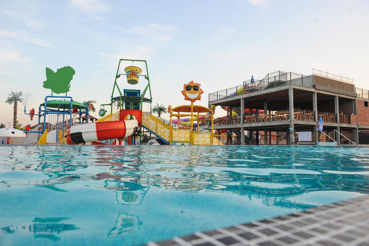 Garni Hotel Hollywoodland Wellness & Aquapark ベオグラード エクステリア 写真